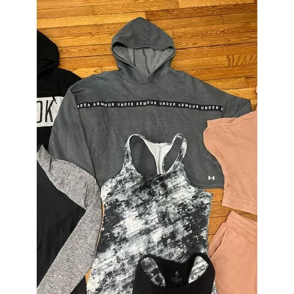 Womens Athletic Clothing Lot 17PCS Size MEDIUM Under Armour Nike Adidas & MORE - Picture 11 of 14